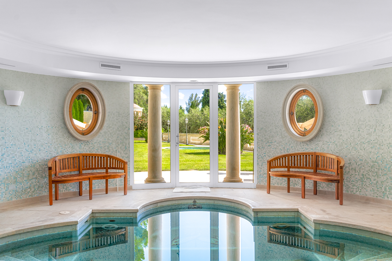 Piscine intérieure
